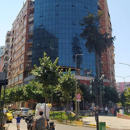 Selvia Apartament Tiranë Luaran gambar