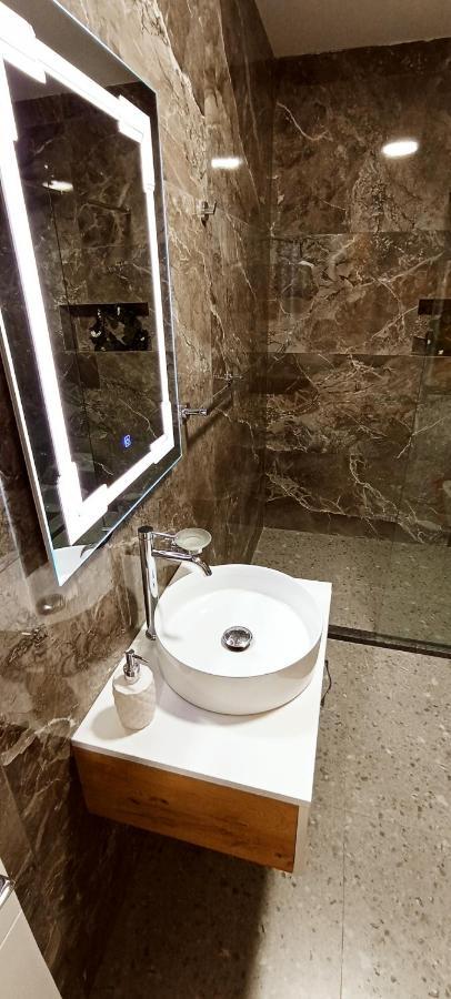 Selvia Apartament Tiranë Luaran gambar