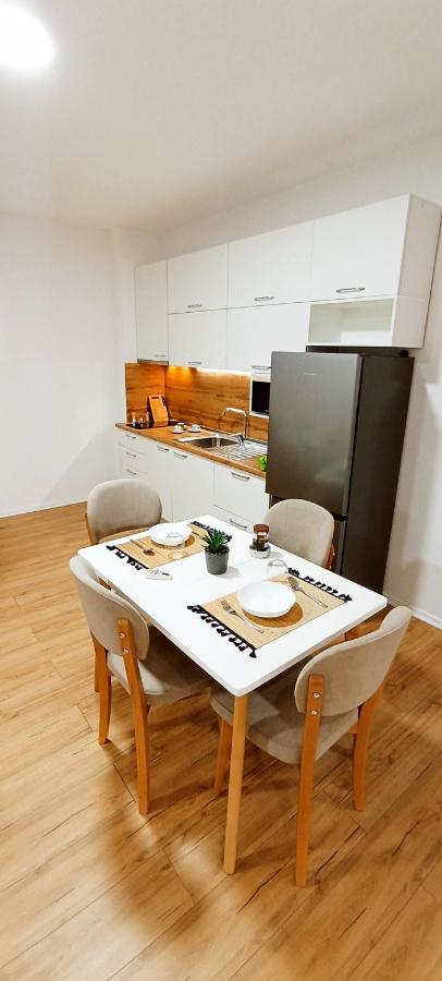 Selvia Apartament Tiranë Luaran gambar